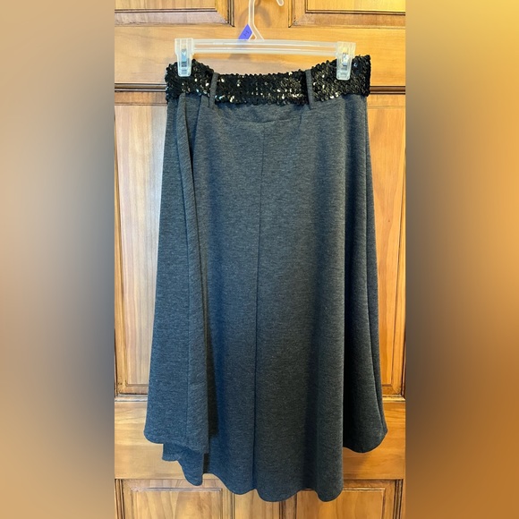 EllumiNation gray high low knit pleated skirt with sequence belt Size M - Picture 5 of 5